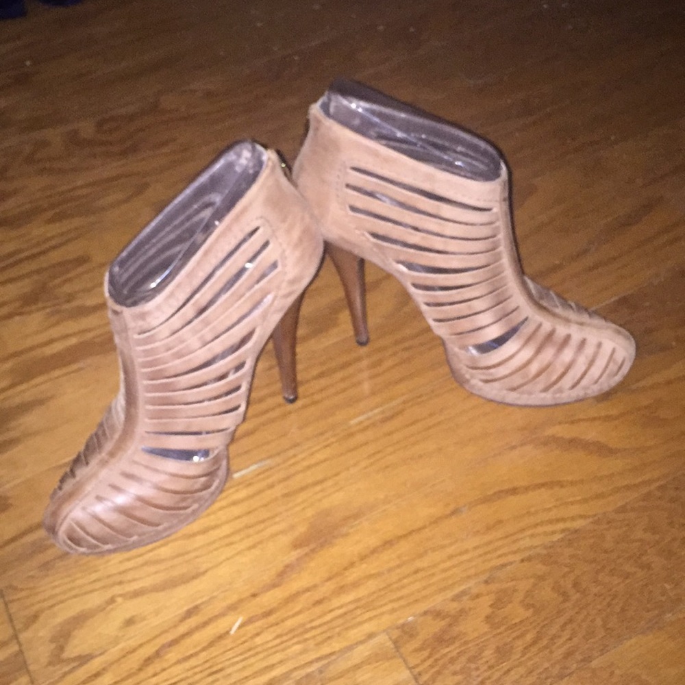BCBGenerartion sz 10 high heel booties